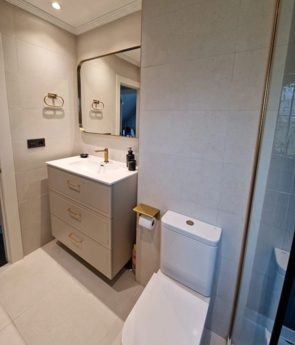 proyectos comercial pocholo baño azul 02