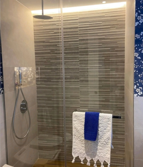 proyectos comercial pocholo baño efecto florar 02